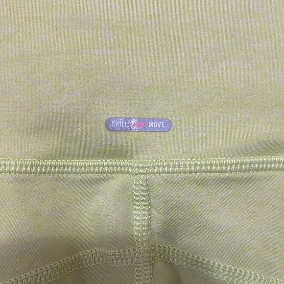 Aerie chill play move high rise pocket leggings EUC in neon yellow - Picture 4 of 6